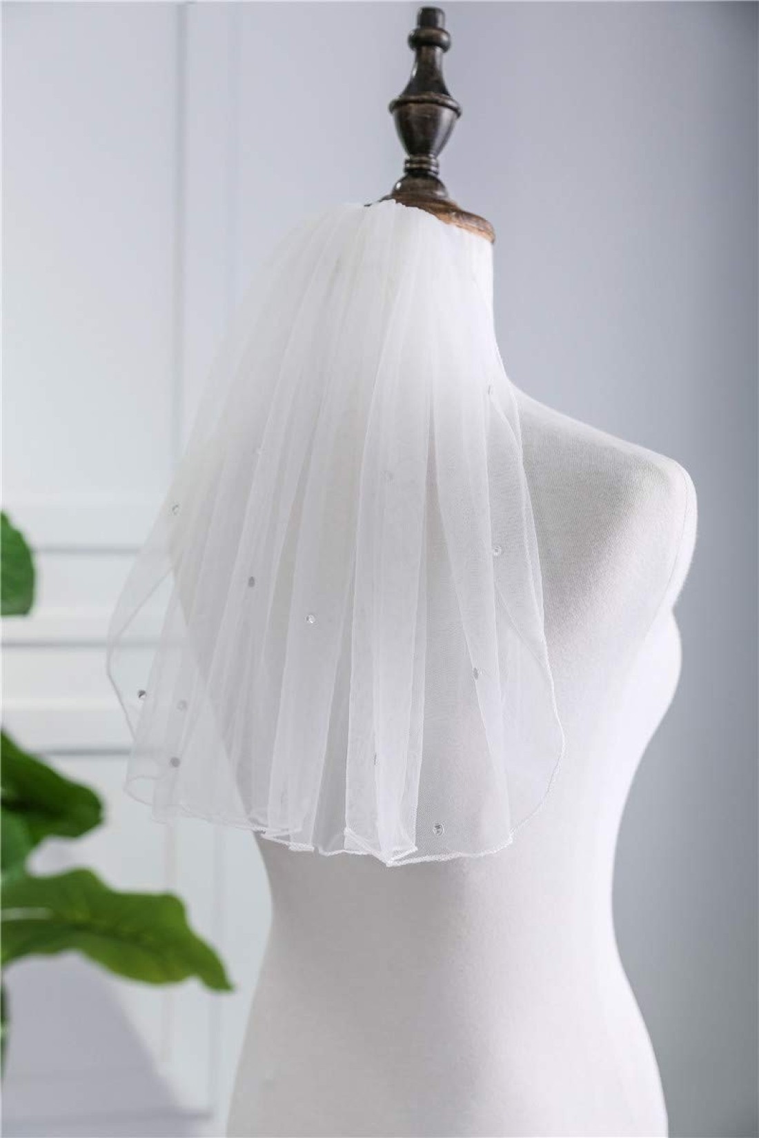 Kercisbeauty Wedding Bridal Single Layer Lace Short Veil Drop with Comb Chapel Hair Accessories Ivory