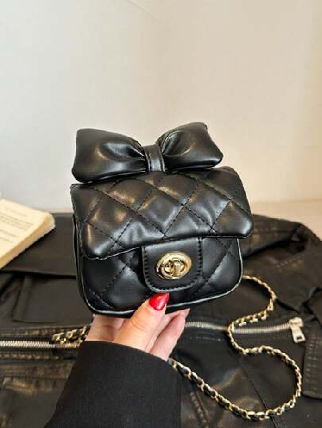 1pc Popular New Fashion Chain Diamond Embossed Shoulder Messenger Bag High Value Color Fresh Embossed Square Beautiful Fashion Shoulder Handbag Chain Small Square Bag Fashionable And Textured Fashion