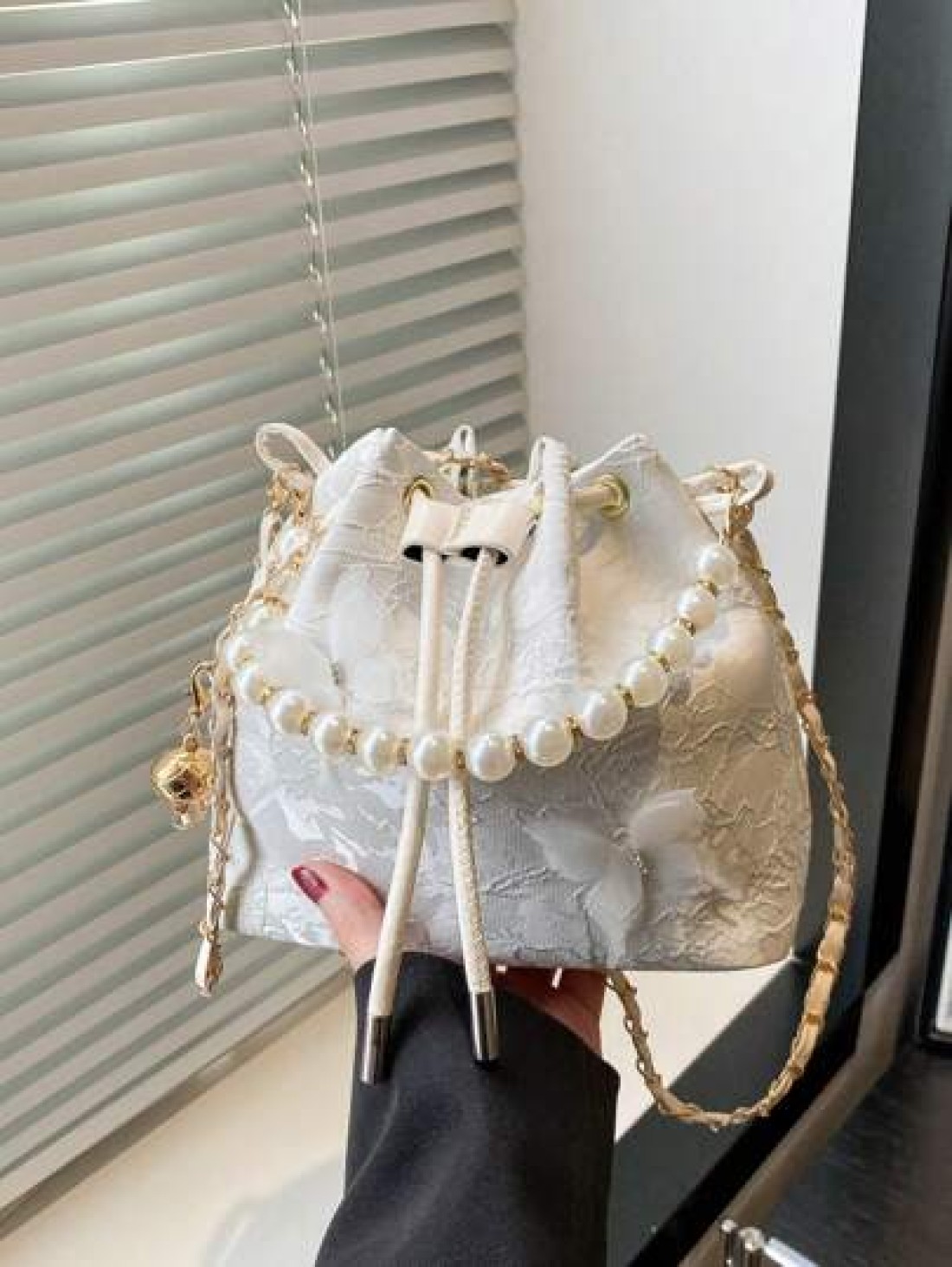 1pc New Cute Girl Niche High End Girl Crossbody Bag Pearl Handle Adjustable Shoulder Strap Suitable For School Traveling Can Easily Accommodate Daily Necessities Versatile Item Fashion Darling Suitabl