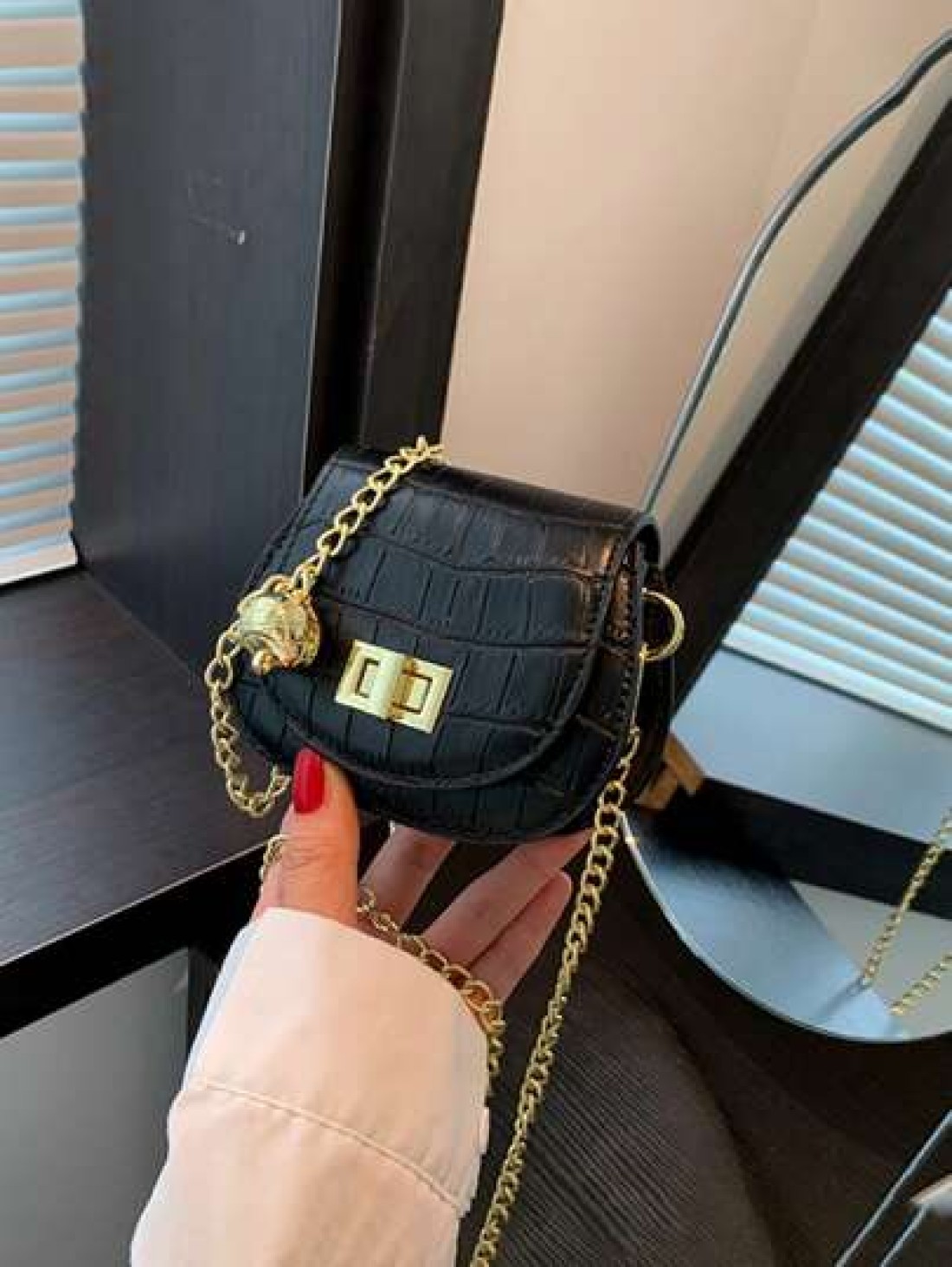 1pc New Cute Girl Niche High End Pu Mini Crossbody Bag And Fashionable New Bag Fresh And Dopamine Color Matching Youthful Girl Style Can Be Carried By Hand Or Across The Body Metal Chain Casual And Fa