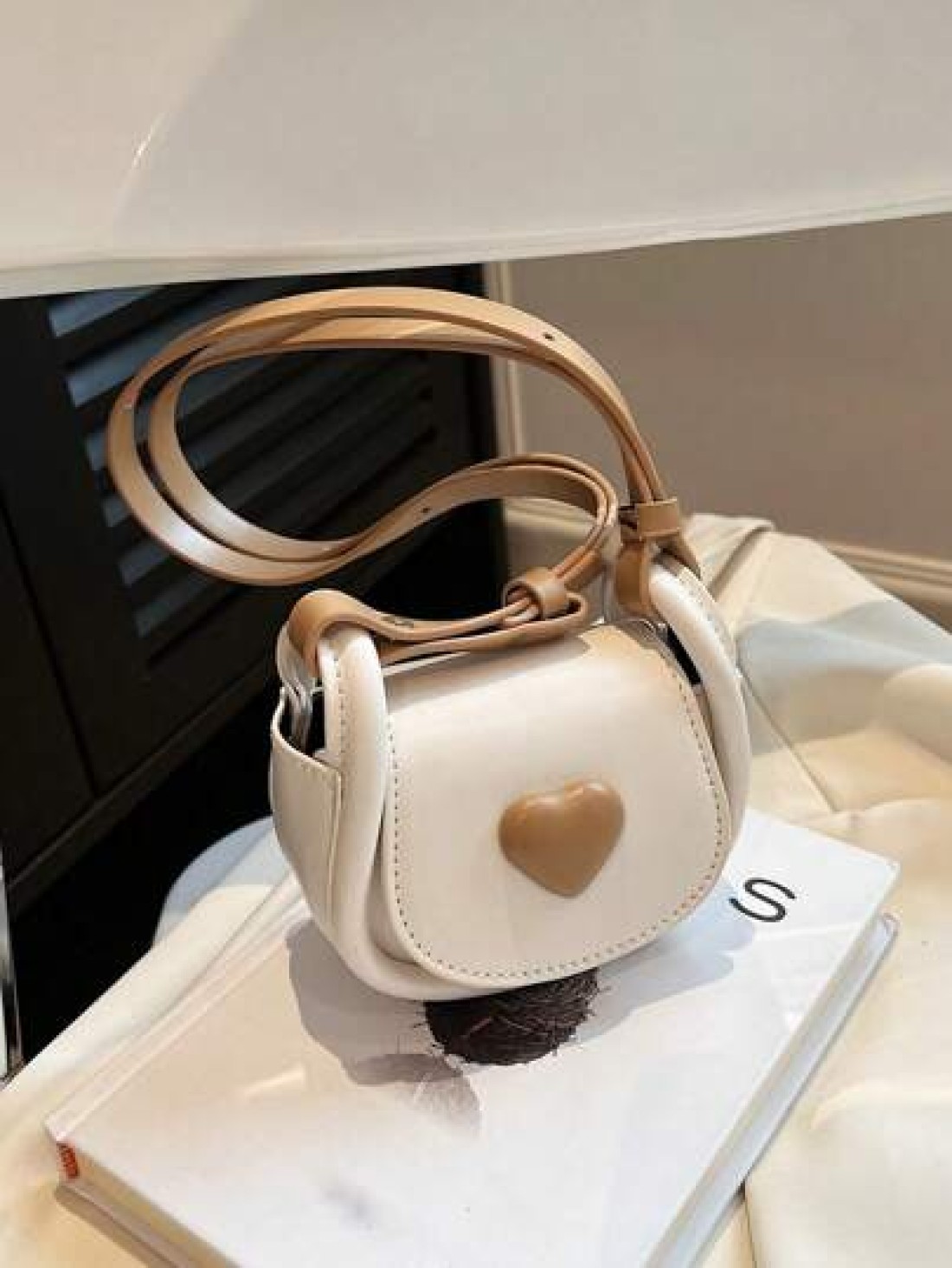 Mini Fashion Diagonal Crossbody Bag Minimalist Heart Shaped Saddle Bag
