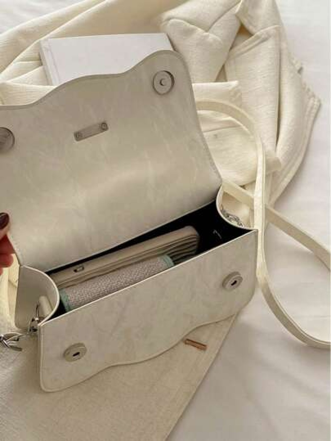 Fashionable Pearl Handbag Shoulder Bag Solid Color Design 2025 New Chic Fresh Butterfly Texture Small Square Bag