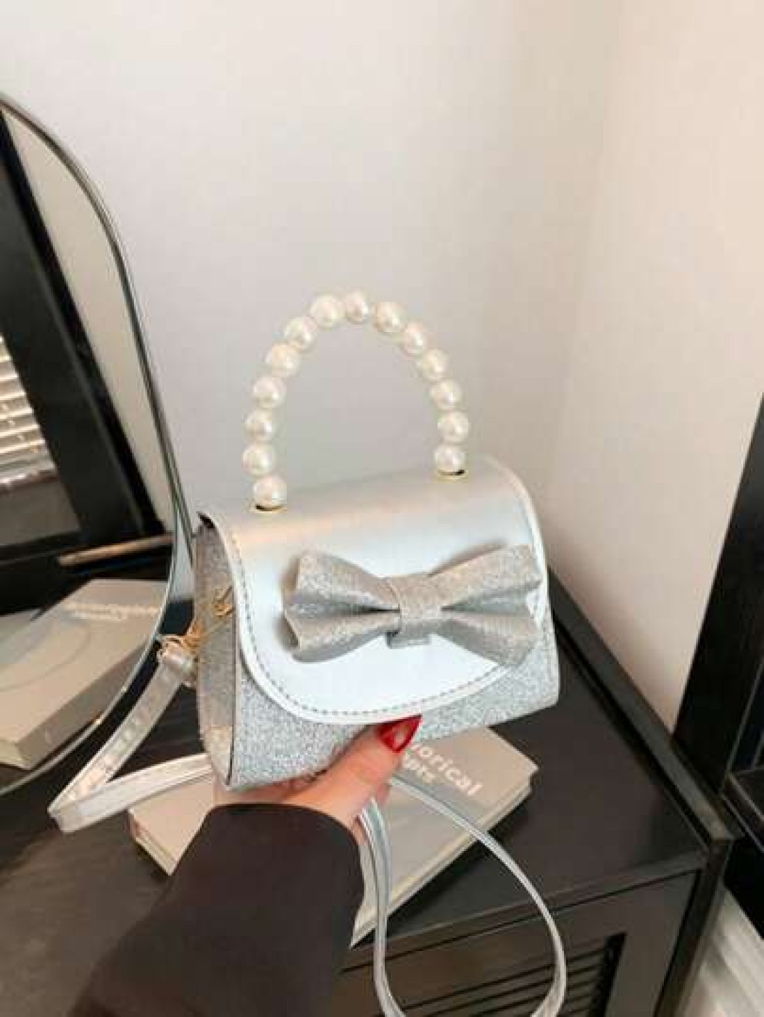 1pc Pu Magnet Closure Fashion Sweet Cute Bow Pearl Handbag Fashion Chain Shoulder Crossbody Evening Bag Niche Design Comfortable Shoulder Strap Versatile And Not Picky Suitable For Dinner Outing Play