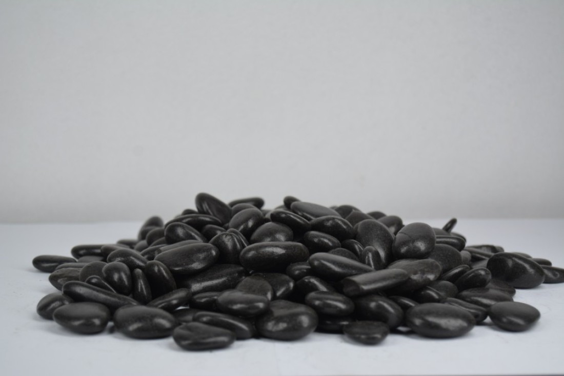 Vsell24&trade; Black Stones 1-2 cm - Decorative Stones for Garden Landscaping, Aquariums, and Craft Projects 5 KG