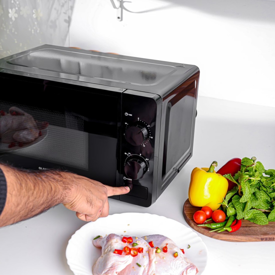 Olsenmark 20 l Microwave Oven- OMMO2343W/ 5 Multiple Power Levels with Easy Controls and Cooking End Signal/ Perfect for Reheating, Defrosting, Cooking, etc./ Black, 2 Years Warranty