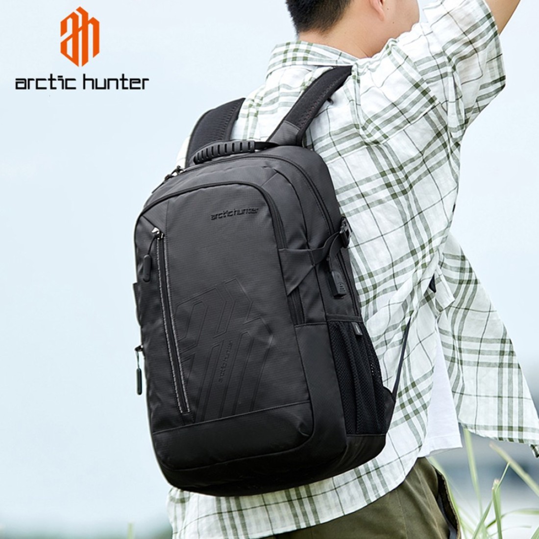 Arctic Hunter 26 L Laptop Backpack Water Resistant Anti-Theft Pocket with USB Port and Separate Laptop Compartment Premium Office Backpack B00387 Black