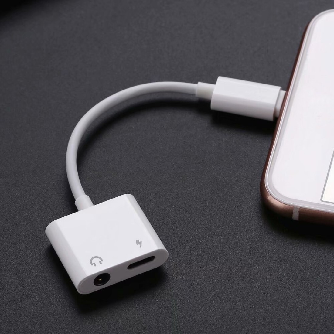 KKmoon - 2 In 1 Audio Charging Adapter Lightning Adapter 3.5mm Earphone Jack AUX Audio Charger Adaptador Earphone Splitter Connector for iPhone X XS XR 8 7 Plus iOS