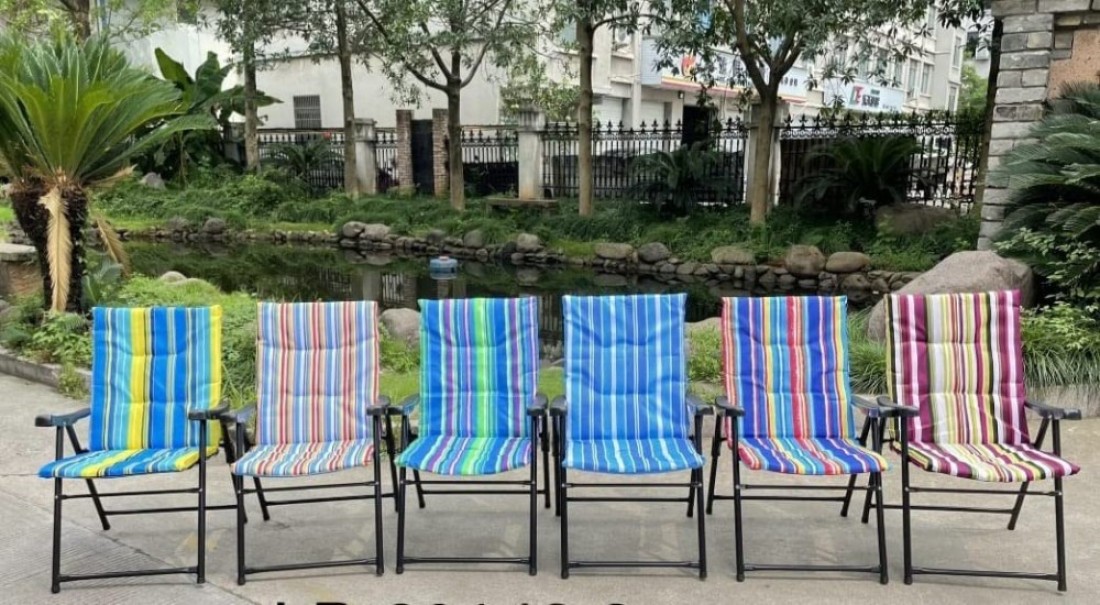GO2CAMPS Folding Camping Chair with Cushion High Quality Beach Chair for Garden Balcony or Festivals Outdoor Relax Chair as Fishing Chair or Festival Chair (Multicolour)