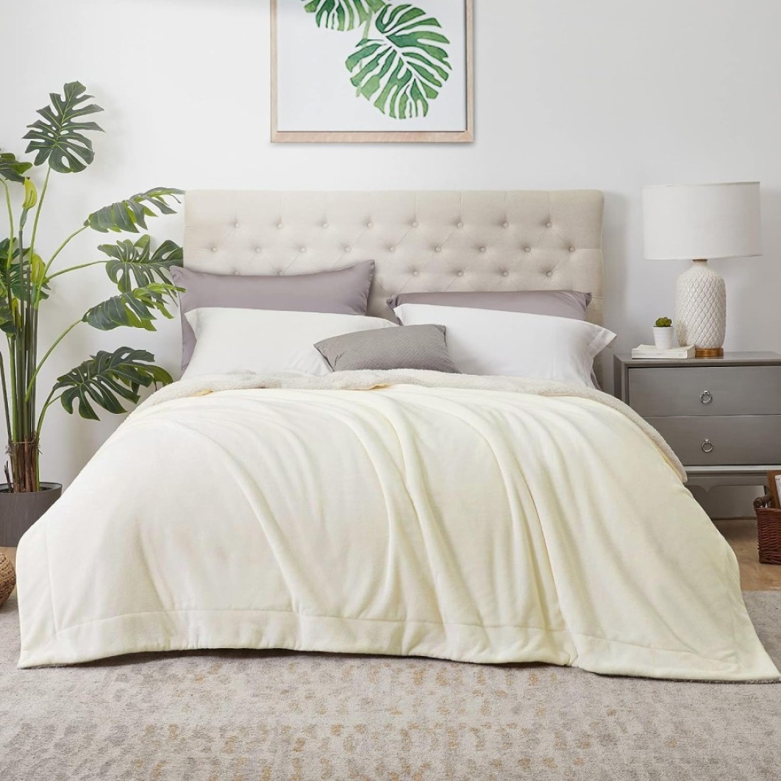 Fabienne Sherpa Blanket Single Size Twin Plush Bed Blanket Throw Blanket Flannel Fleece Reversible Lamb Blanket Warm and Plush Travel Blanket Off White 160x220cm