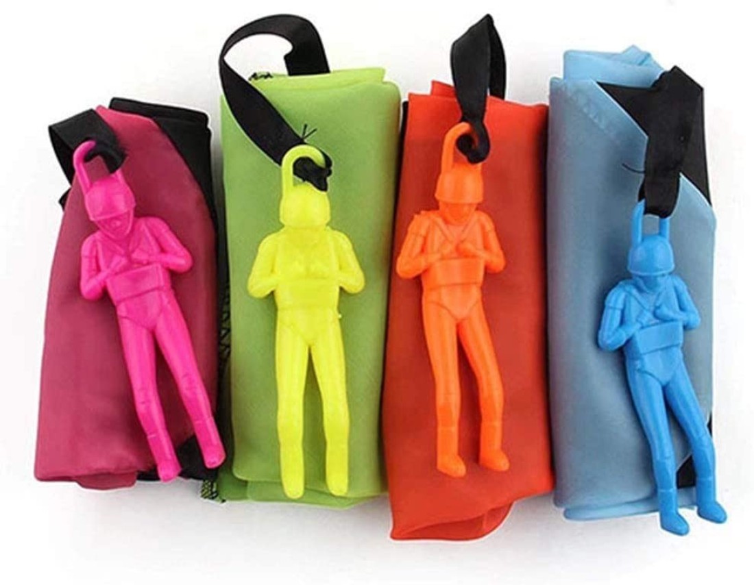 4Pcs Set Tangle Parachute Figures Hand Throw Soliders Square Outdoor Children&#39;s Flying Toys No String