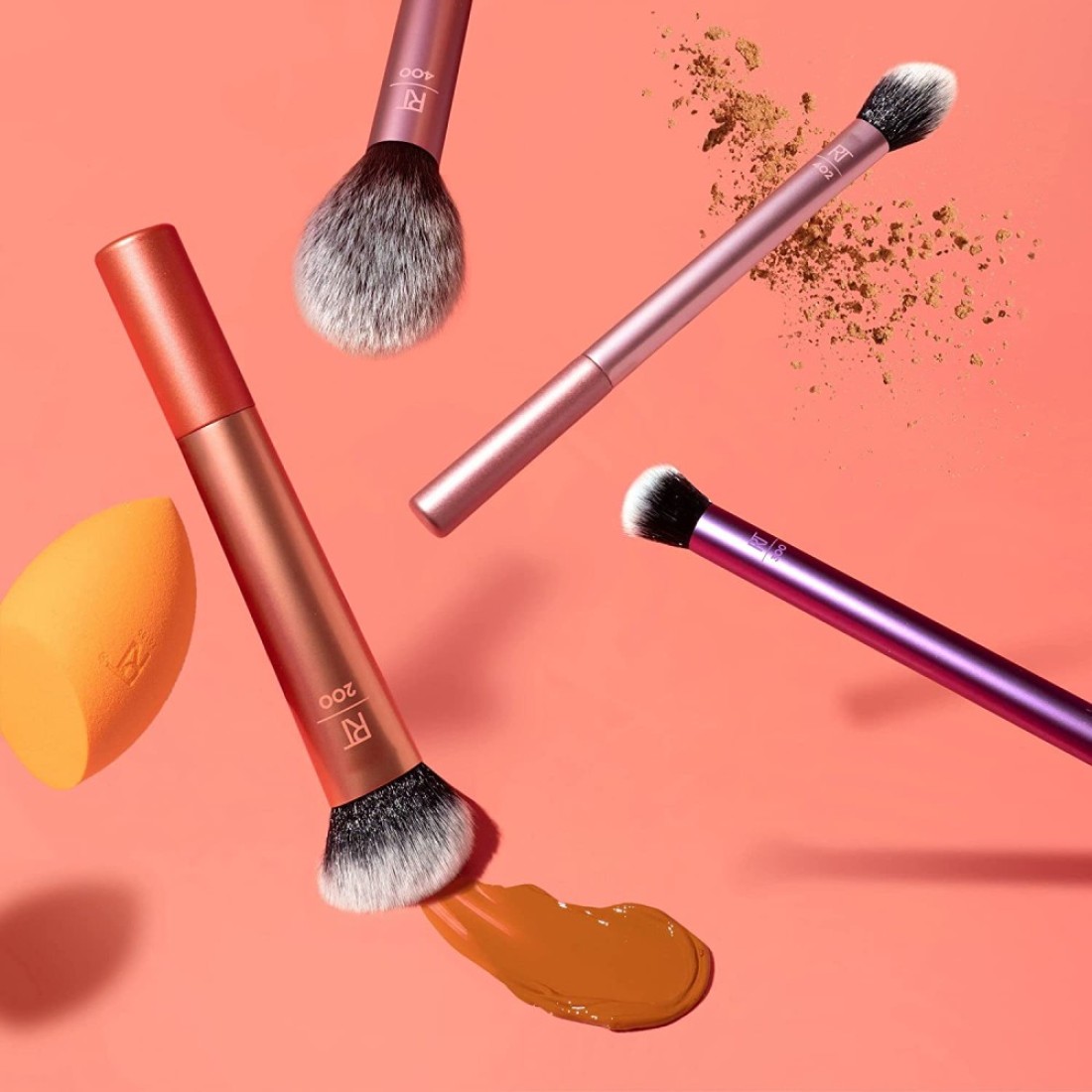 The Everyday Essentials set from Real Techniques gives you 5 essential tools to master any look tapered, soft and fluffy bristles. Blend powder blush evenly for a smooth, natural look