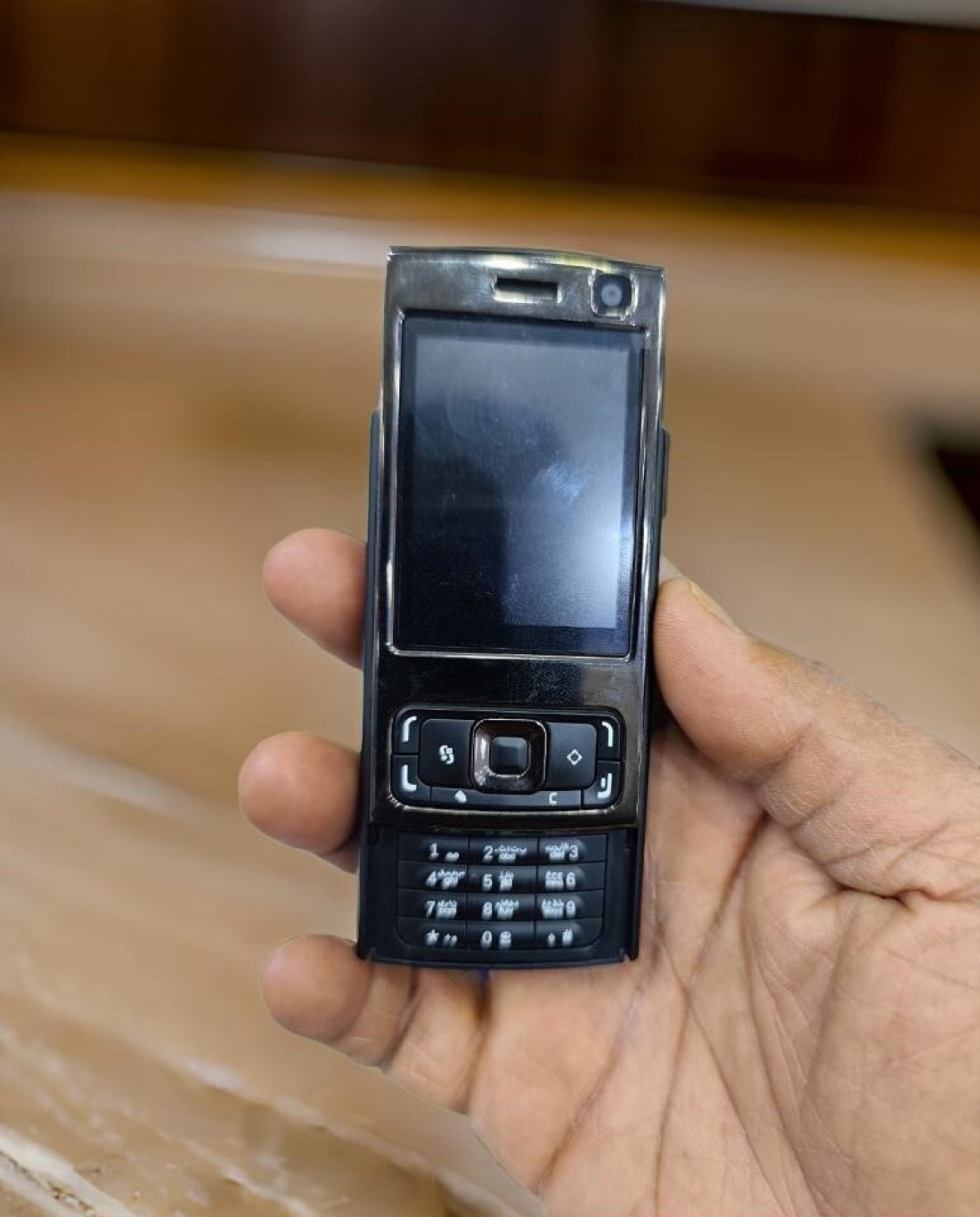 هاتف محمول كلاسيكي مفتوح منزلق GSM - هاتف محمول صغير الحجم بتقنية 2G مع لوحة مفاتيح منزلقة، وشريحتي اتصال، وبلوتوث، ومشغل MP3، وبطارية طويلة العمر هاتف احتياطي للسفر