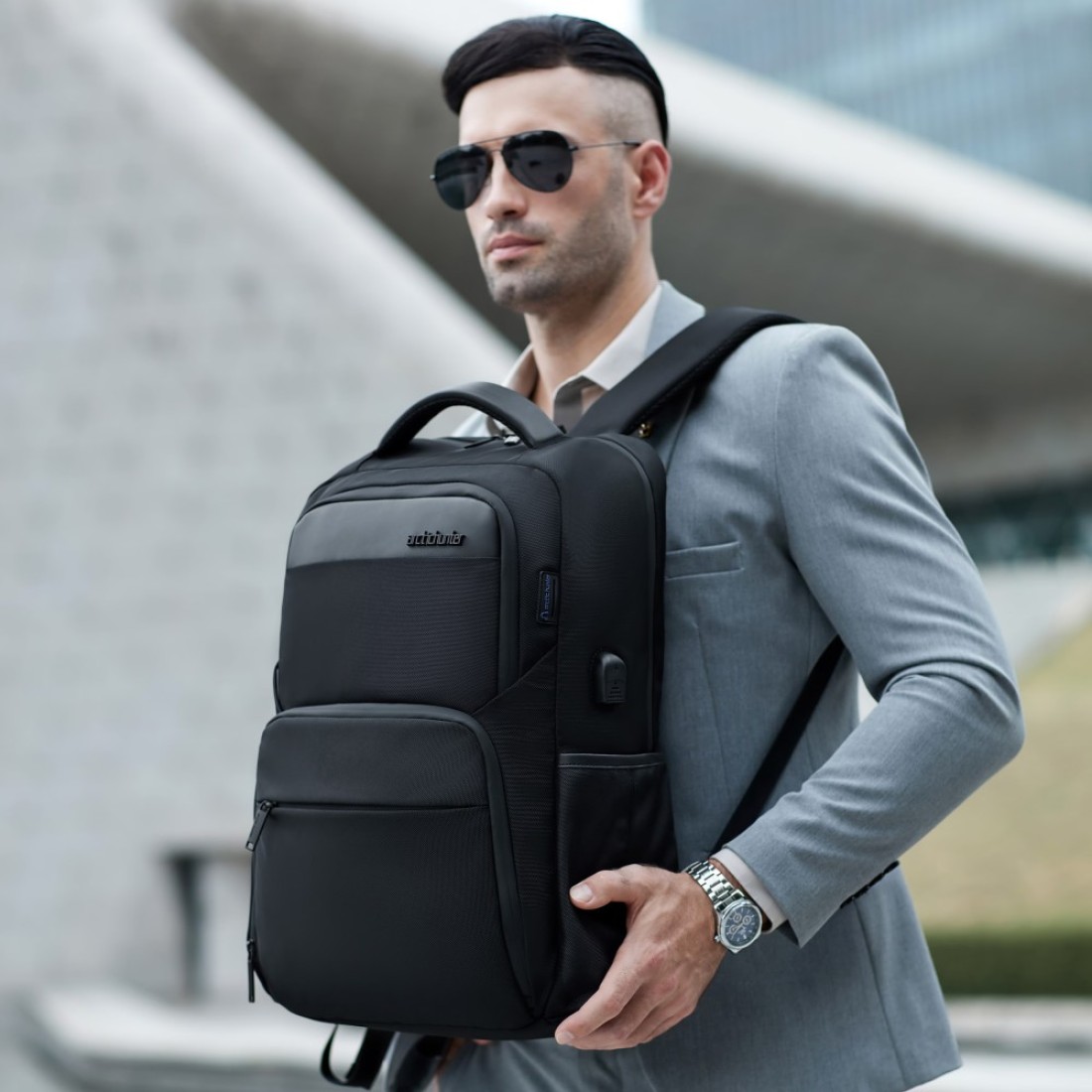 Arctic Hunter Durable Casual Daypack Water Resistant 23 L Computer Bag with Luggage Carry Strap Built in USB port and Anti-Theft pockets for Men and Women B00113C Black