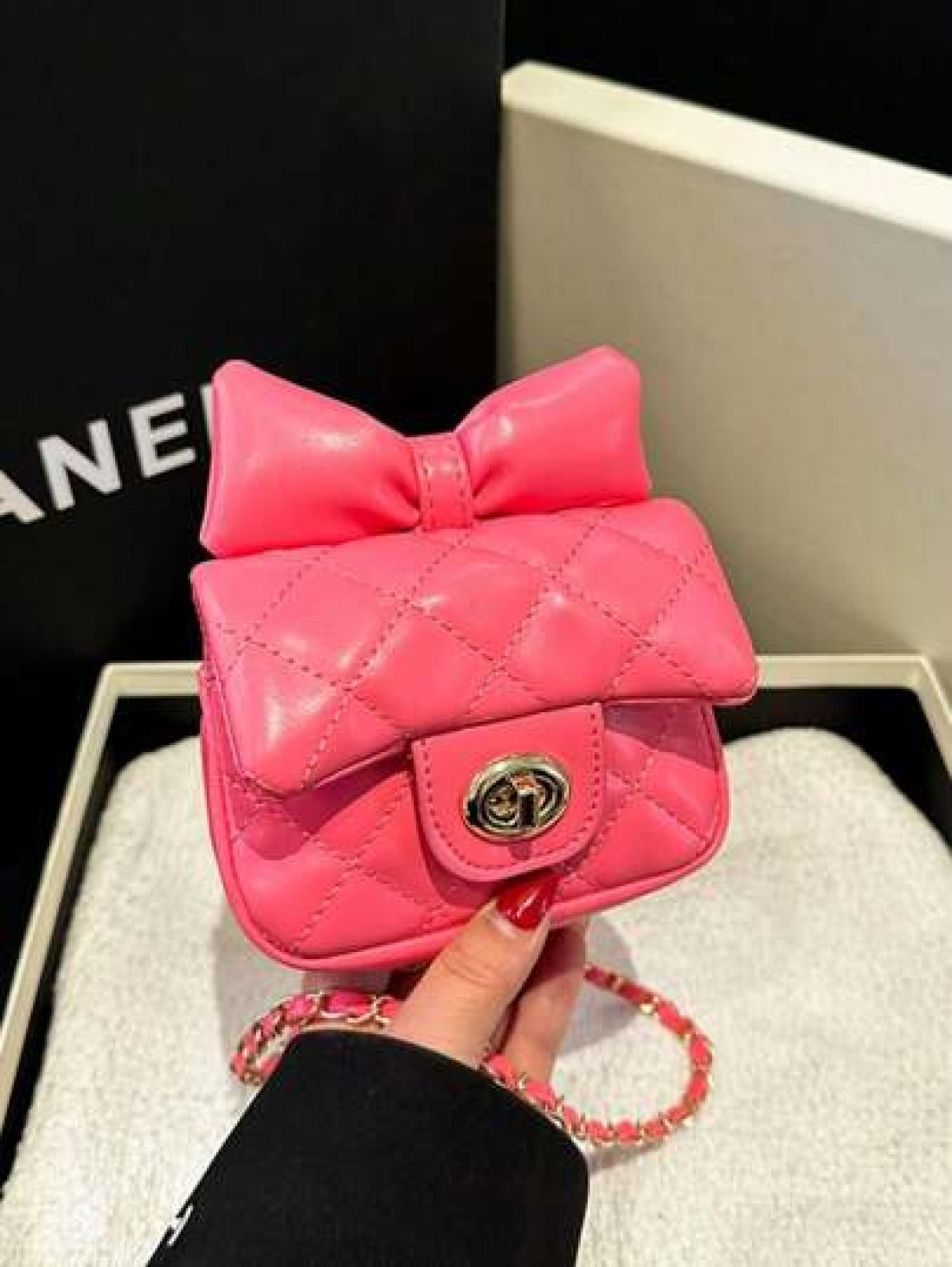 1pc Popular New Fashion Chain Diamond Embossed Shoulder Messenger Bag High Value Color Fresh Embossed Square Beautiful Fashion Shoulder Handbag Chain Small Square Bag Fashionable And Textured Fashion