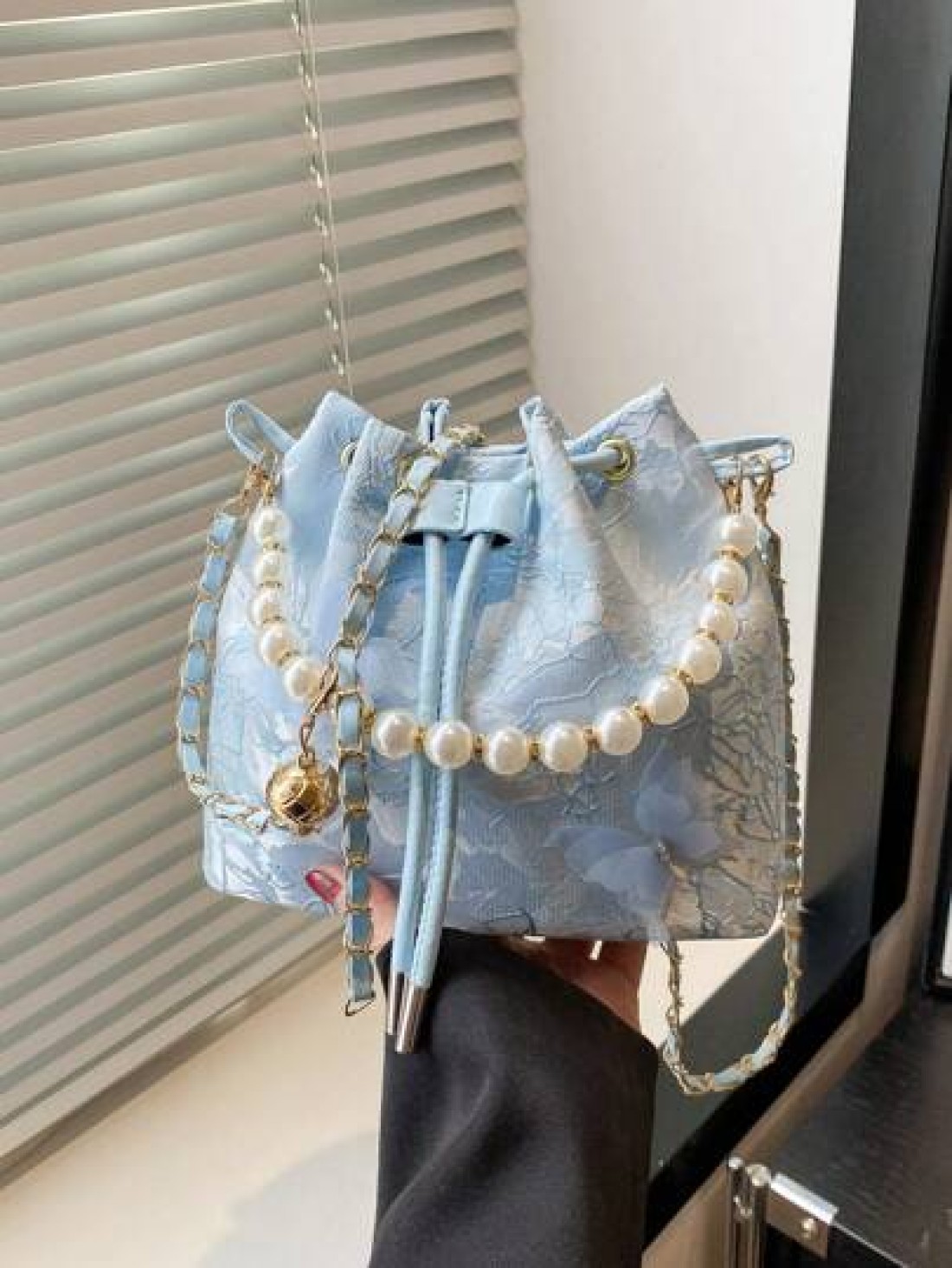 1pc New Cute Girl Niche High End Girl Crossbody Bag Pearl Handle Adjustable Shoulder Strap Suitable For School Traveling Can Easily Accommodate Daily Necessities Versatile Item Fashion Darling Suitabl