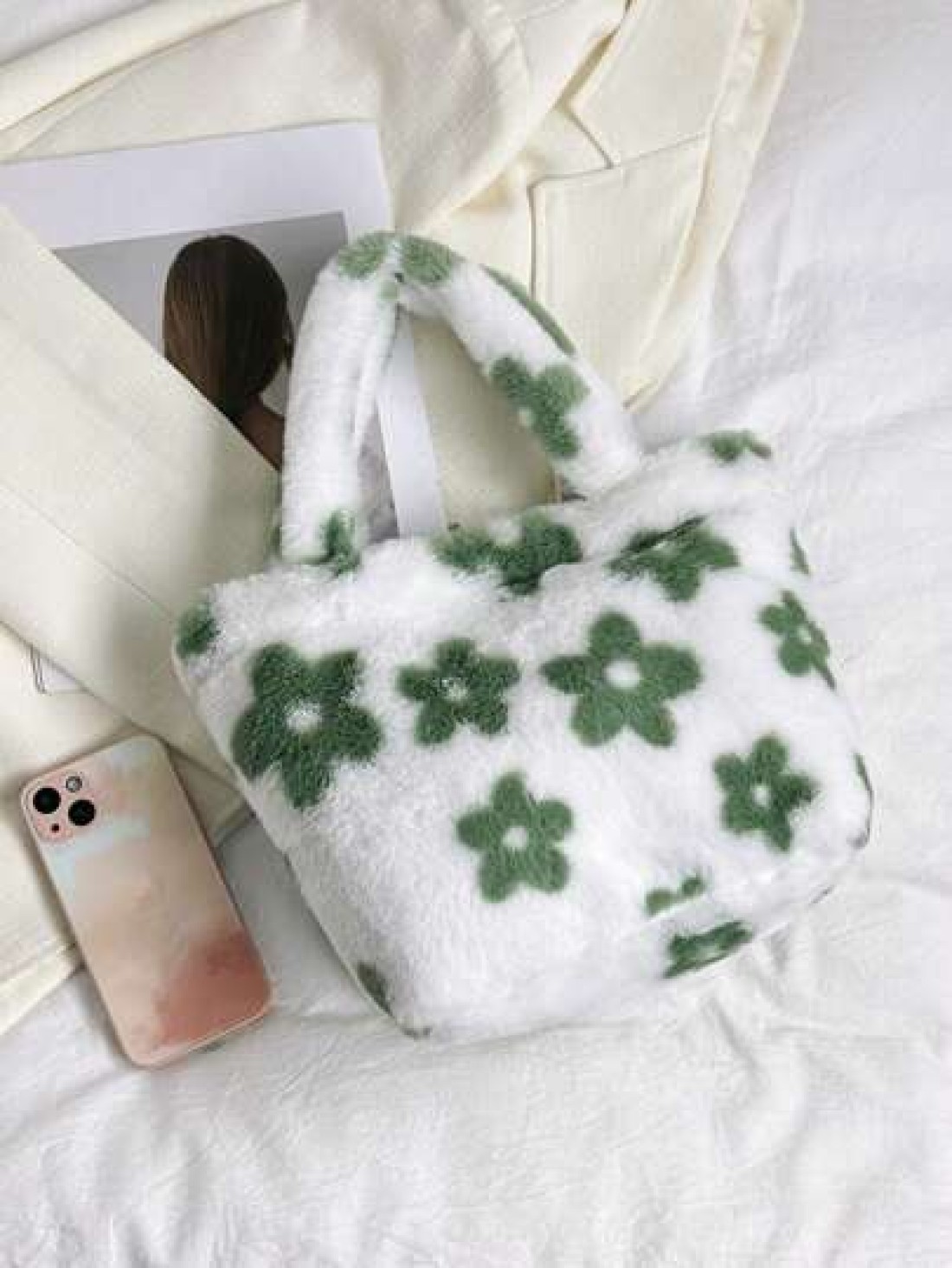 1pc Cute Floral Heart Shaped Plush Handbag Furry Tote Bag For Girls Simple Design Suitable For Daily Commute Random Print