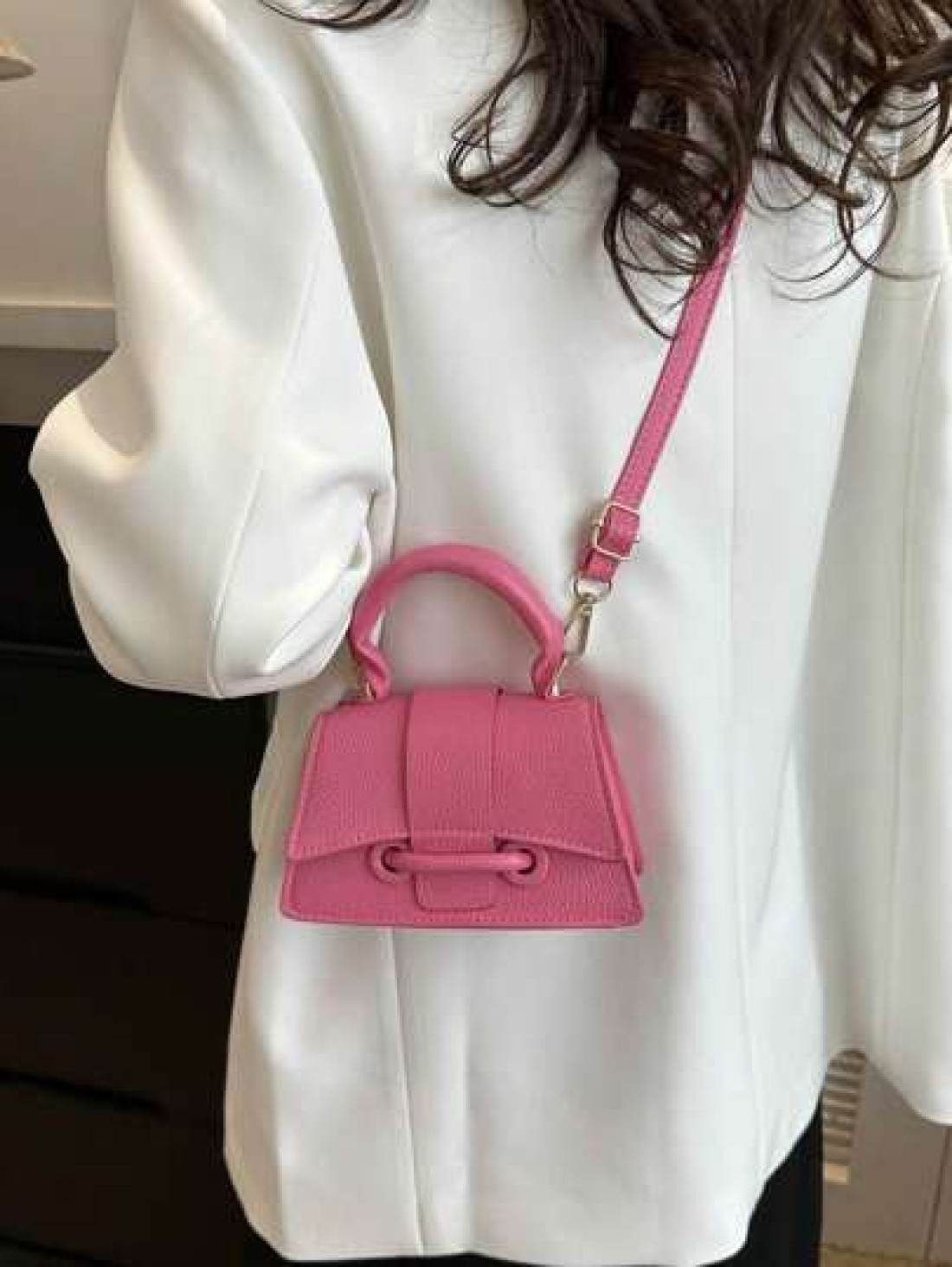 This Year Small Square Bags Are Popular Simple And Stylish Versatile Can Be Hand Carried Shoulder Carried Or Cross Body Suitable For Women
