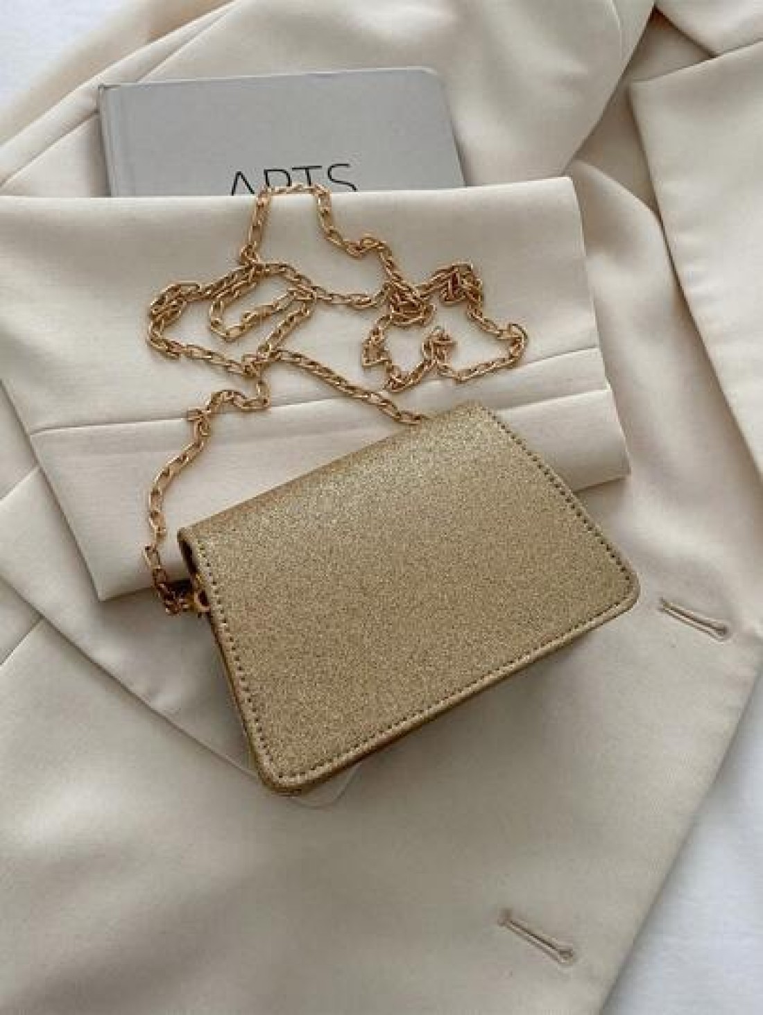 1pc Solid Color Pu Flap Closure Shiny Fashion Chain Crossbody Bag Suitable For Daily Use In Spring And Summer