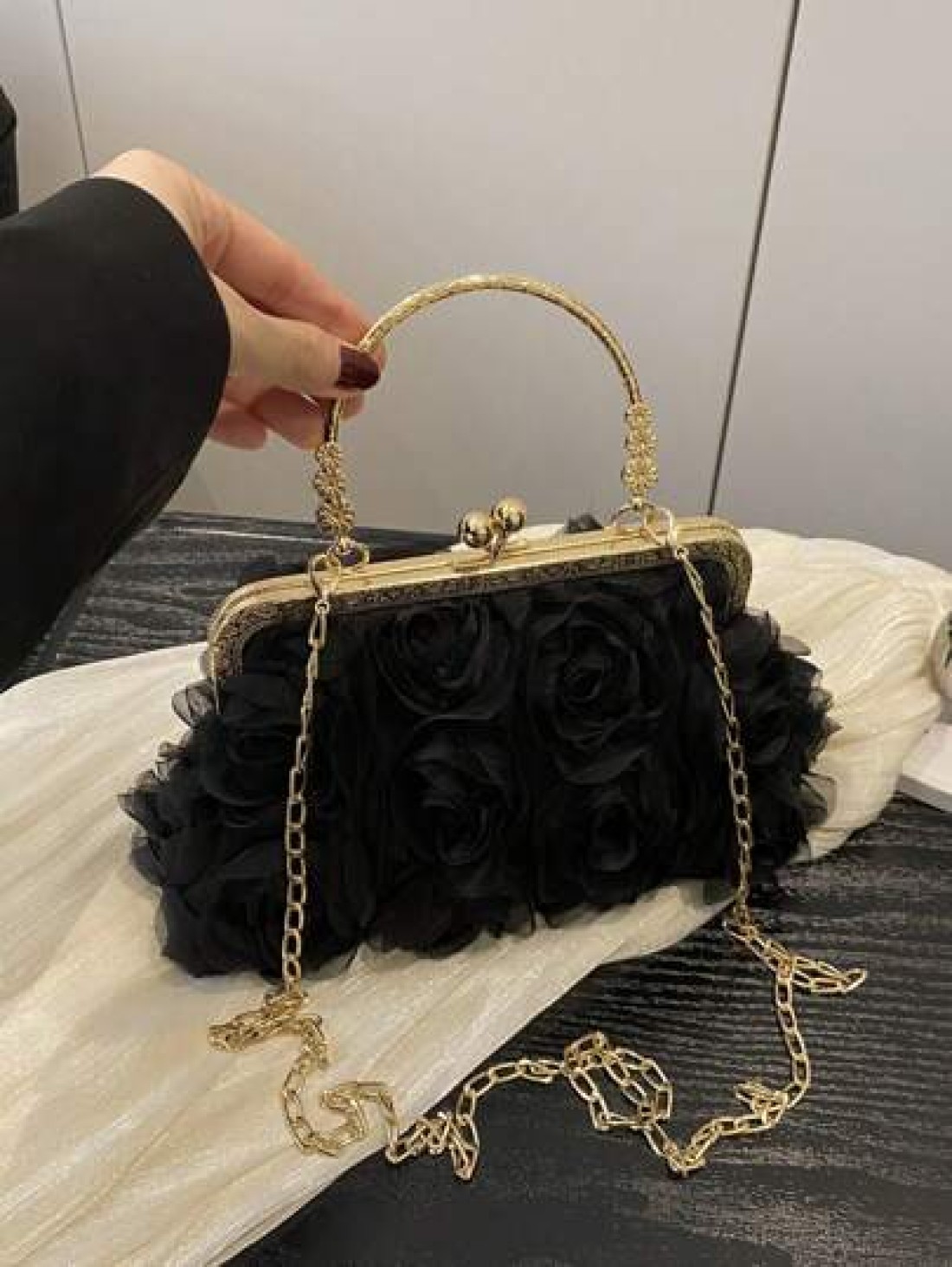 1pc New Cute Girl Niche High End Petal Stitching Nylon Material Gold Chain And Fashionable New Bags Fresh And Dopamine Color Matching Youthful Girl Style Can Be Cross Body Shoulder Straps Are Adjustab