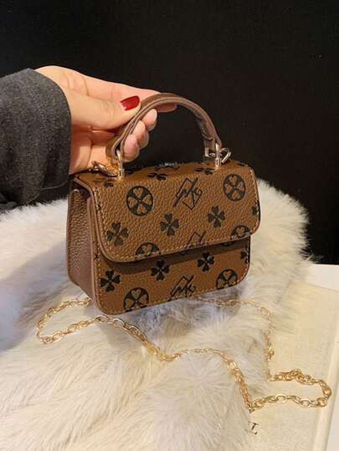 1 Piece Of Fashionable And Simple Printed Cute Handbag Letter Embossed Versatile Mini Handbag Small Square Bag Fashionable Lipstick Bag Pu Material With Fashionable Chain Shoulder Strap Magnetic Buckl