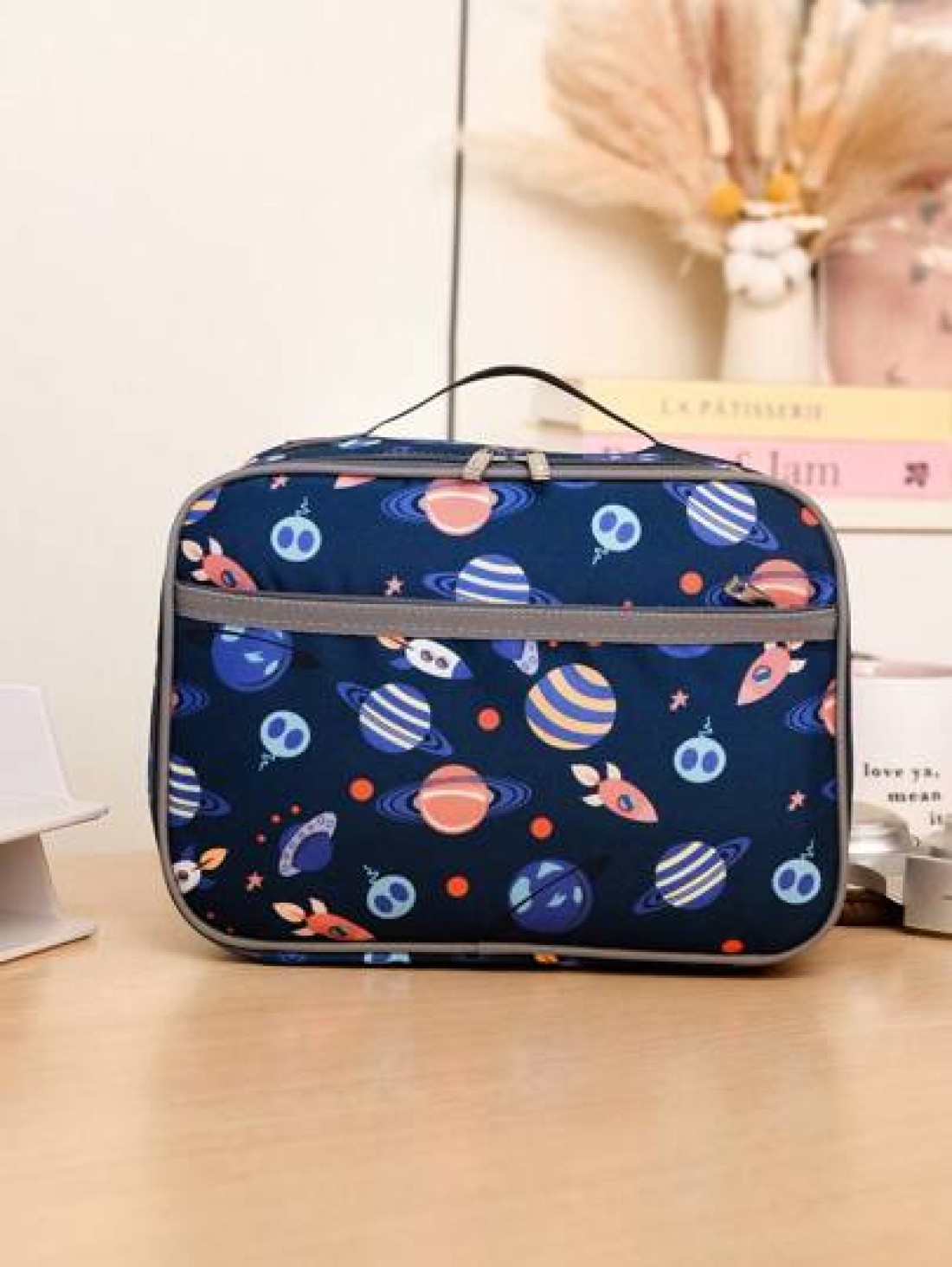 1 New Nylon Material Boy And Girl Cute Cartoon Pattern Lunch Bag Large Capacity Zipper Closure Fashionable And Casual Suitable For Daily Outings Travel And School