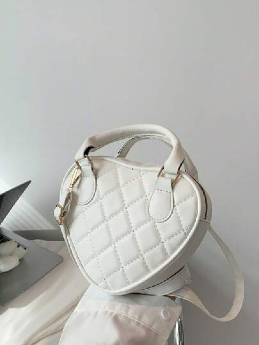 1pc Pu Zipper Closure Fashion Sweet Fresh Heart Shaped Quilted Handbag Versatile Casual Bag Niche Design Adjustable Shoulder Strap Versatile Not Picky Ideal Holiday Gift Suitable For Daily Use To Atte