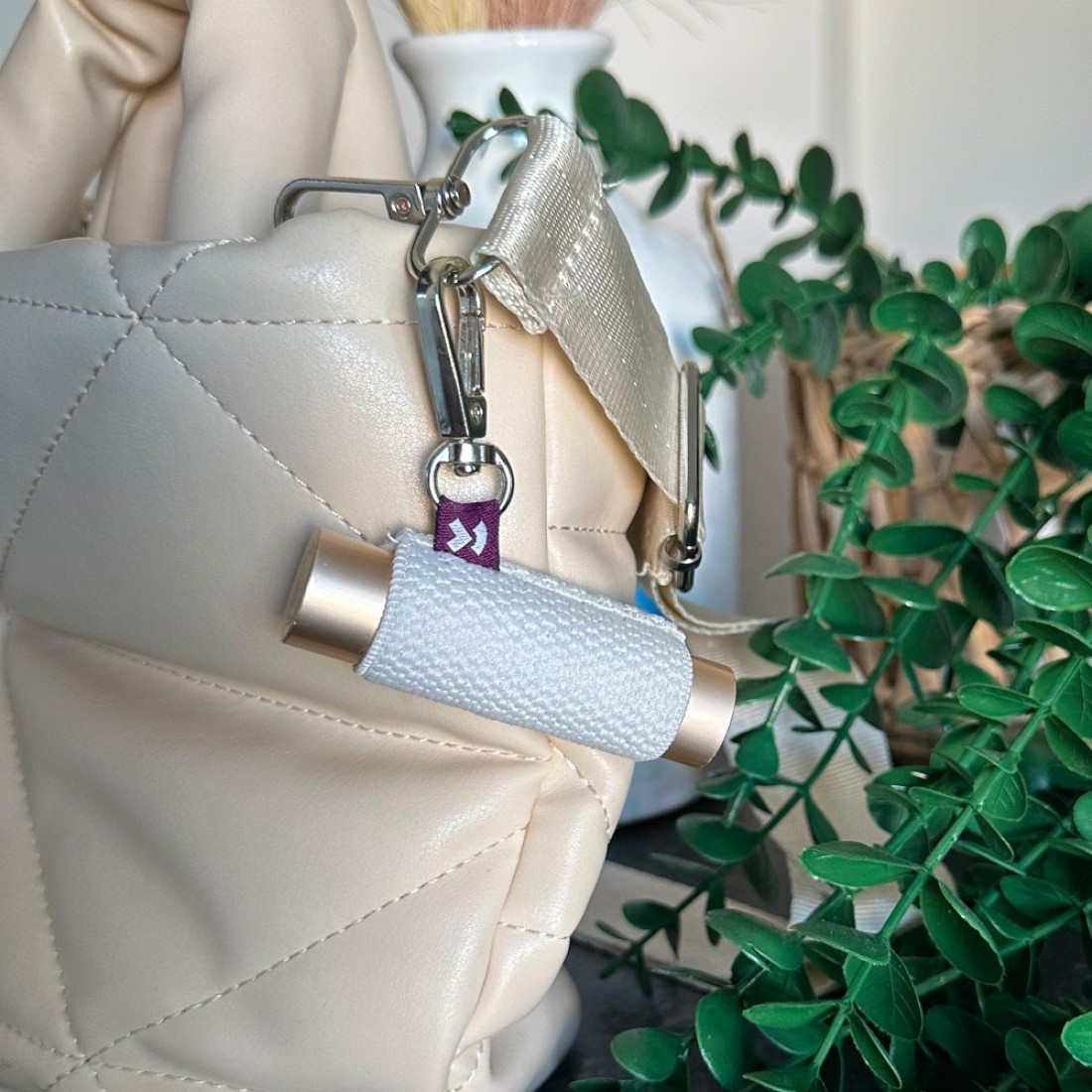 VCASE LipBalm Holder with Keychain Lipstick Holder Keychain Lip Gloss Holder Keychain Never Lose Your Lip Balm Lip Gloss or Lipstick with Cute Elastic Lip Balm Keychain Holder White
