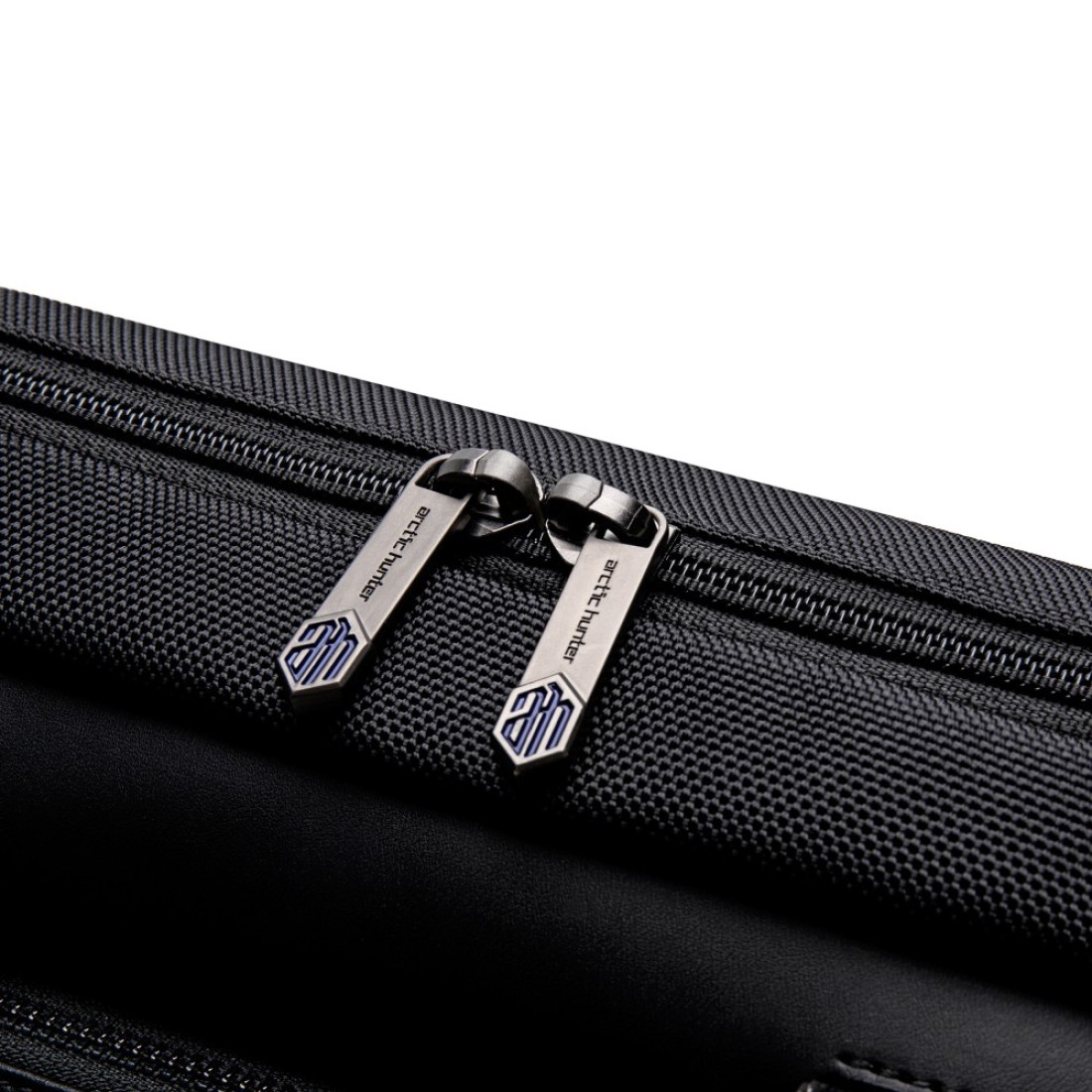 Arctic Hunter Shoulder Laptop Bag Anti-theft 15.6 Inch Laptop Compartmented Messager Bag with Adjustable Shoulder Strap for Men and Women GW0004 Black