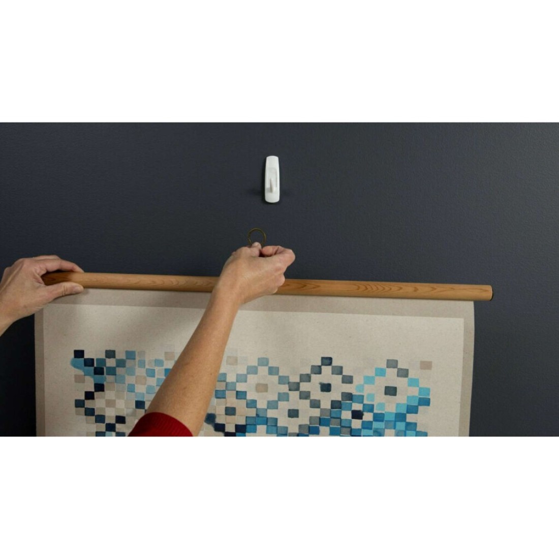 Command 17001ES Utility Hooks, medium, Holds 1.36 Kg. each hook, white color. 2 hooks and 4 strips/pack