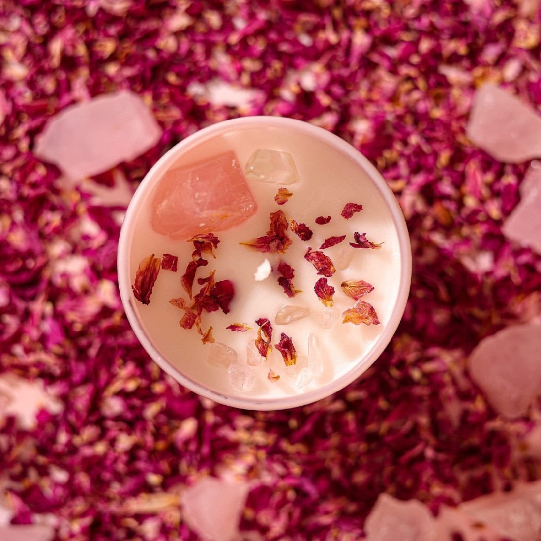 Cranberry Rose Scented Candle with Crystal Inside Healing Rose Quartz Crystal Candle and Dried Flowers 10oz Soy Wax 55 Hours Long Lasting Burn Love