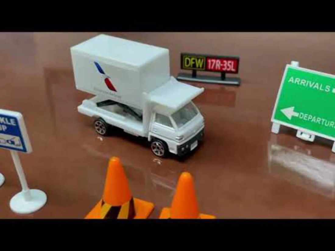 Daron American Airlines Airport Playset with DieCast Metal Model Airplane with Plastic Parts Cars and Transportation Toys for Kids Ages 3