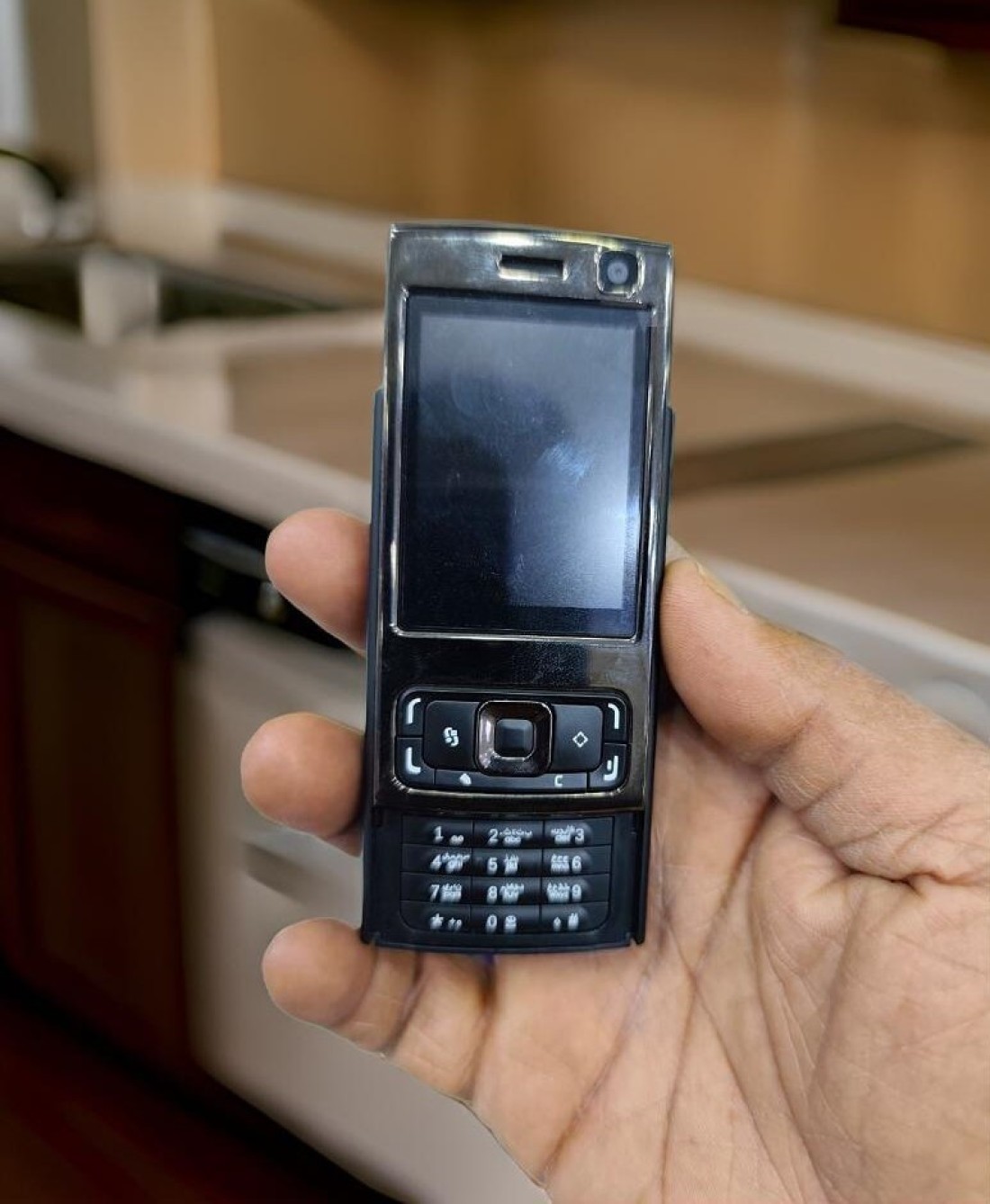 هاتف محمول كلاسيكي مفتوح منزلق GSM - هاتف محمول صغير الحجم بتقنية 2G مع لوحة مفاتيح منزلقة، وشريحتي اتصال، وبلوتوث، ومشغل MP3، وبطارية طويلة العمر هاتف احتياطي للسفر