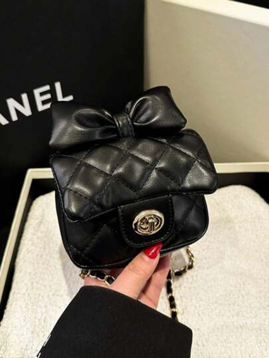 1pc Popular New Fashion Chain Diamond Embossed Shoulder Messenger Bag High Value Color Fresh Embossed Square Beautiful Fashion Shoulder Handbag Chain Small Square Bag Fashionable And Textured Fashion