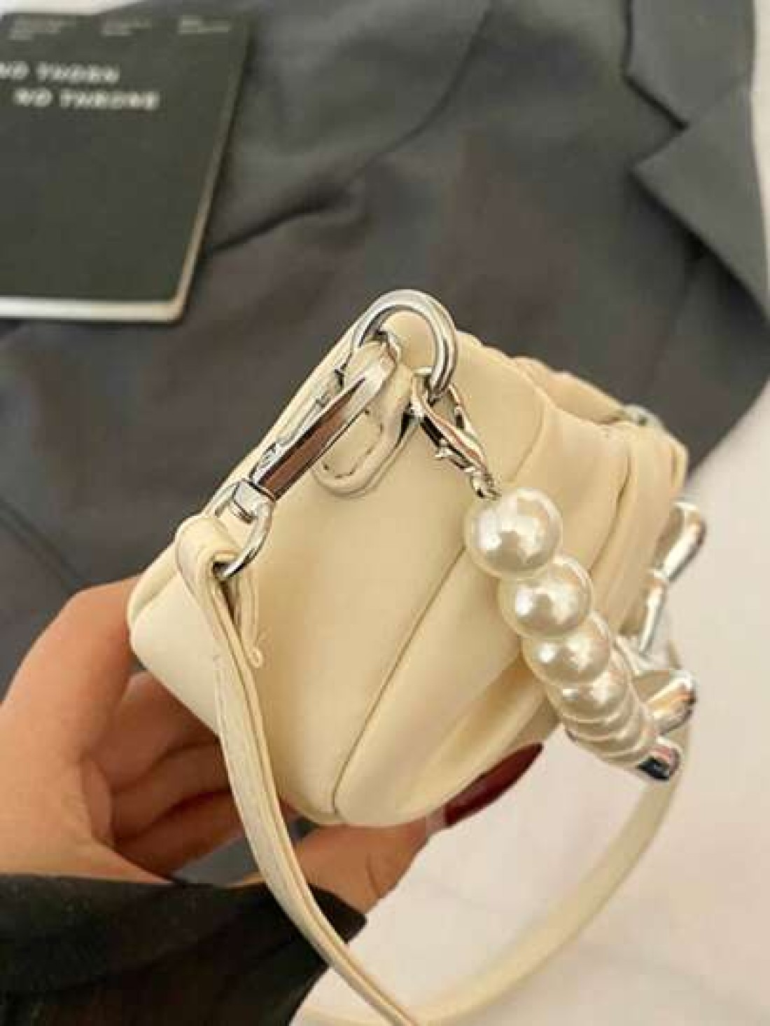1pc New Fashion Elegant Solid Color Pearl Handbag With Pleats Shoulder Crossbody Bag