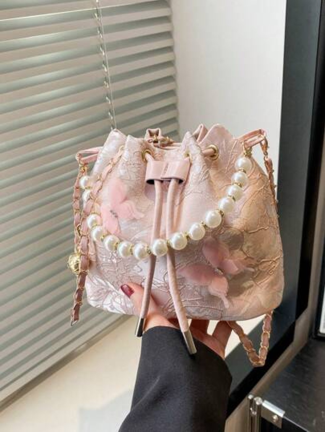 1pc New Cute Girl Niche High End Girl Crossbody Bag Pearl Handle Adjustable Shoulder Strap Suitable For School Traveling Can Easily Accommodate Daily Necessities Versatile Item Fashion Darling Suitabl