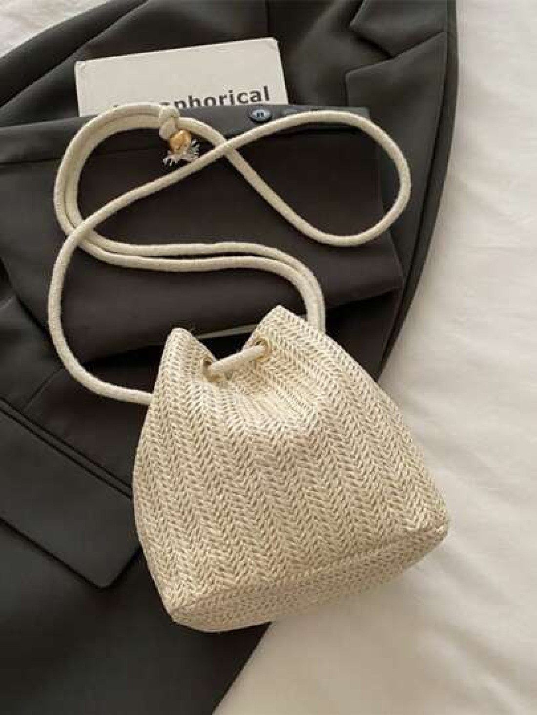 Fashionable Girls Casual Straw Woven Bucket Tote Bag Suitable For Beach Travel