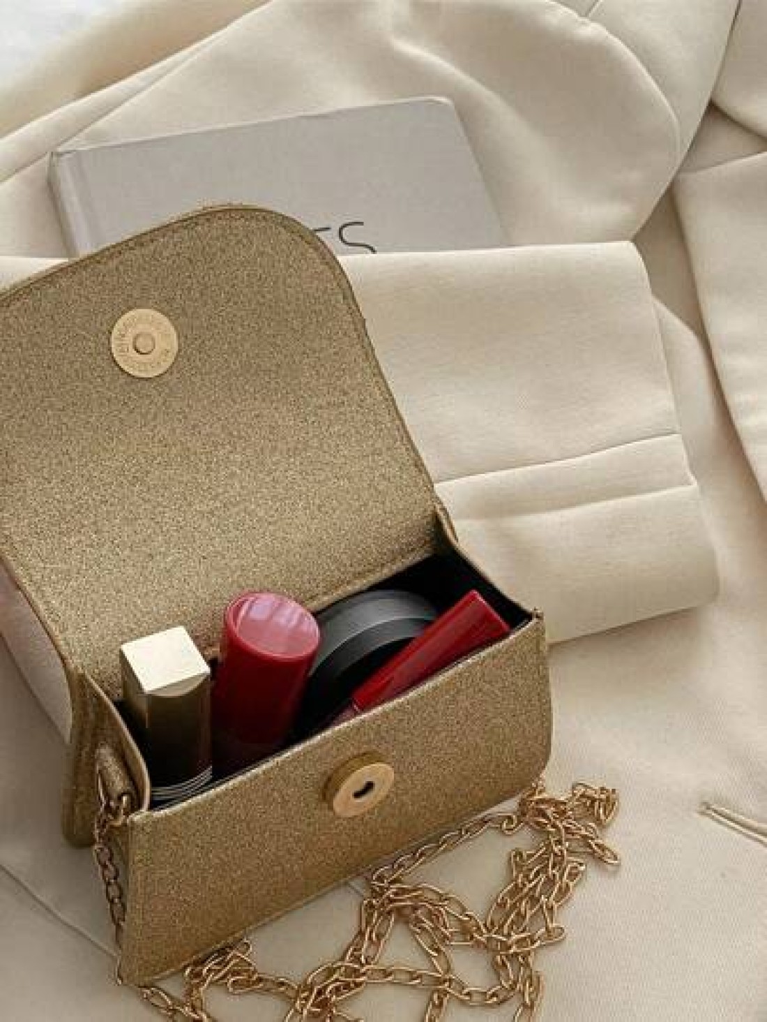 1pc Solid Color Pu Flap Closure Shiny Fashion Chain Crossbody Bag Suitable For Daily Use In Spring And Summer