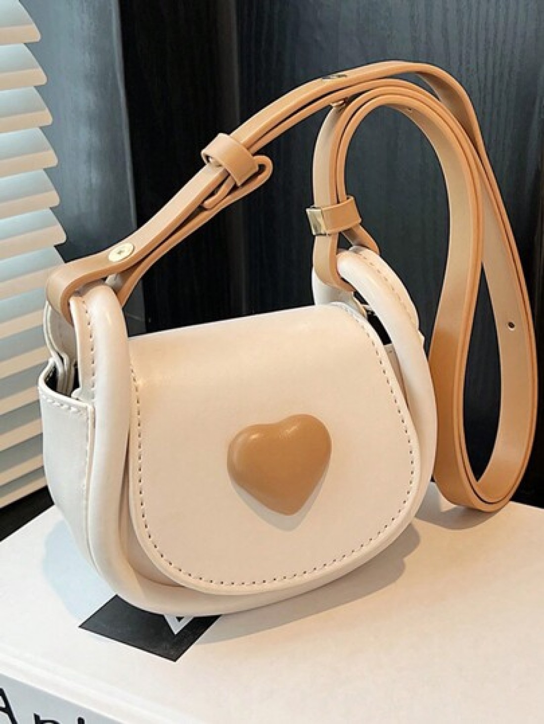 Mini Fashion Diagonal Crossbody Bag Minimalist Heart Shaped Saddle Bag