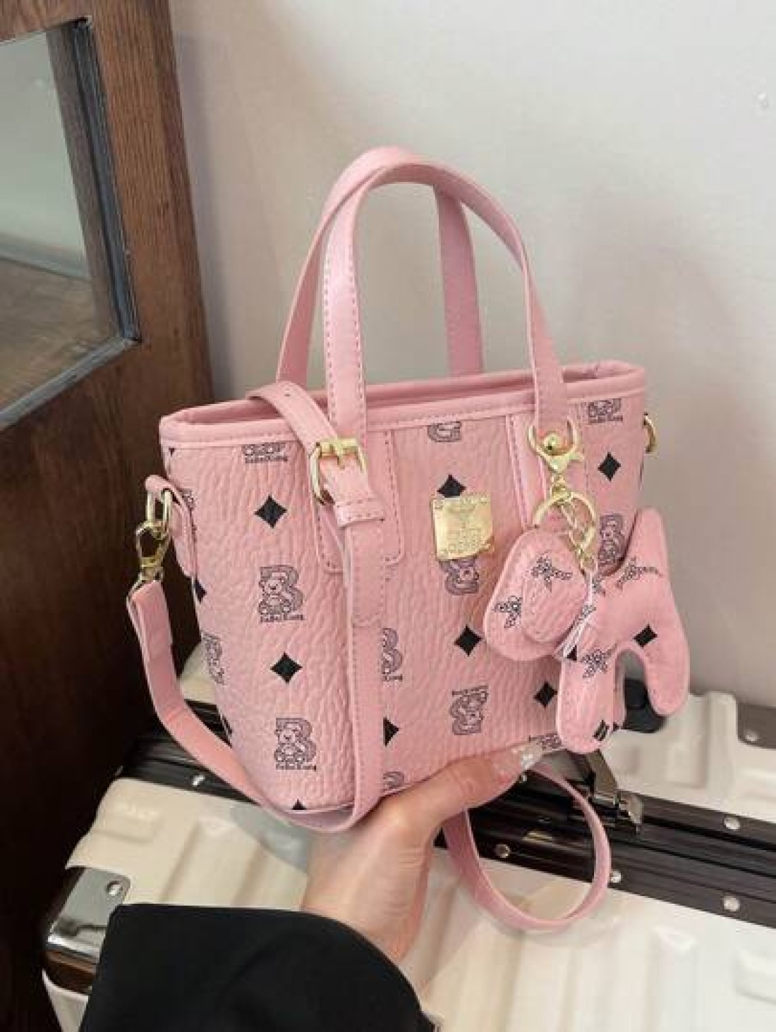 1PC Handbag Fashion Texture Letter Cute Cartoon Bear Print Popular Bucket Bag Korean Small Bag Multifunctional One Shoulder Crossbody Girl s Bag Suitable For Teenagers Going Out For Camping Travel Use