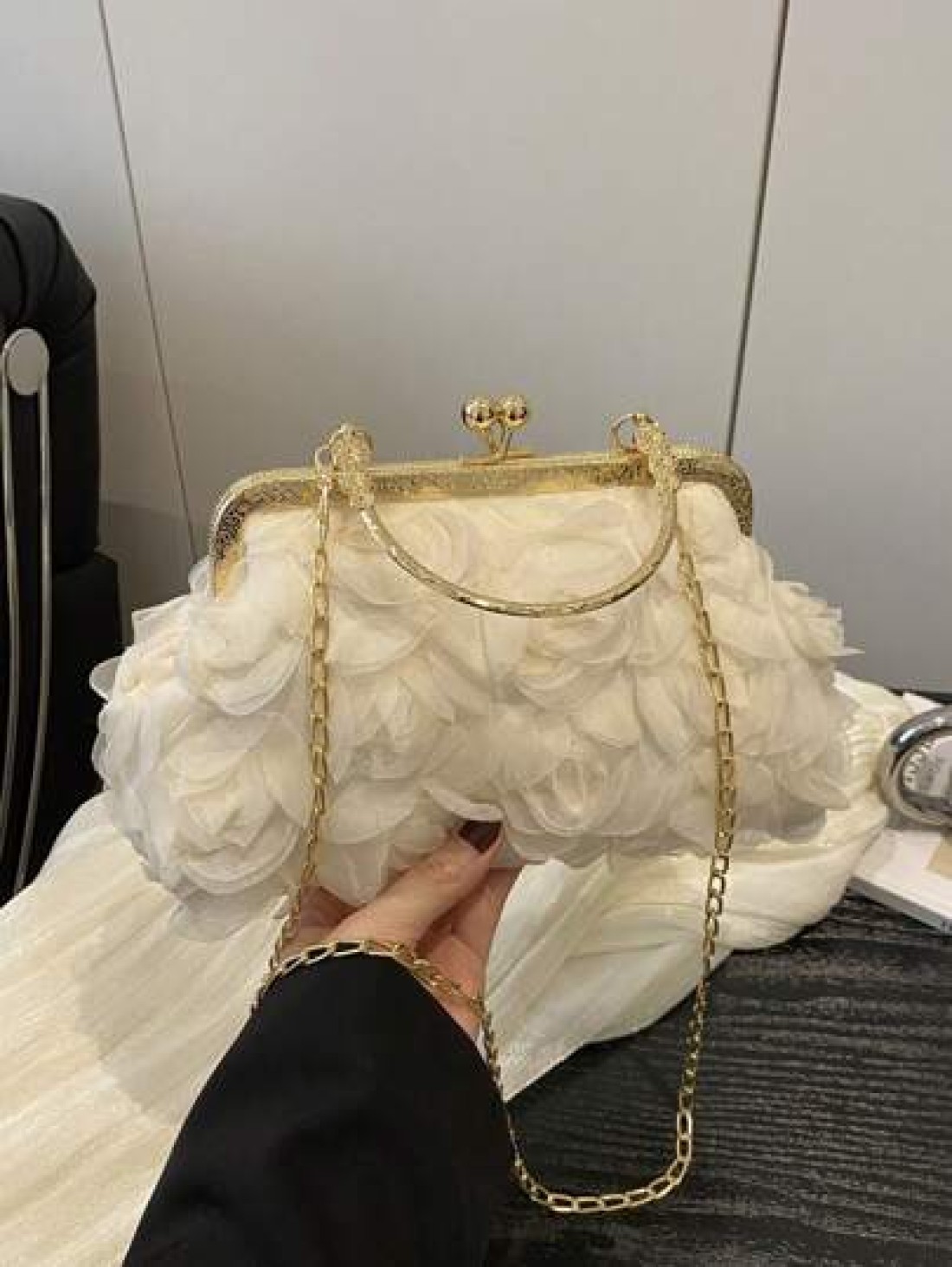 1pc New Cute Girl Niche High End Petal Stitching Nylon Material Gold Chain And Fashionable New Bags Fresh And Dopamine Color Matching Youthful Girl Style Can Be Cross Body Shoulder Straps Are Adjustab