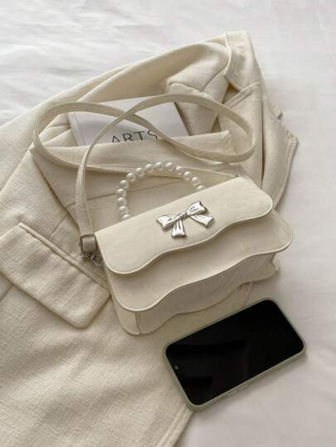 Fashionable Pearl Handbag Shoulder Bag Solid Color Design 2025 New Chic Fresh Butterfly Texture Small Square Bag