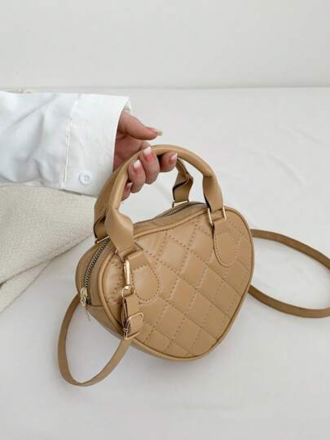 1pc Pu Zipper Closure Fashion Sweet Fresh Heart Shaped Quilted Handbag Versatile Casual Bag Niche Design Adjustable Shoulder Strap Versatile Not Picky Ideal Holiday Gift Suitable For Daily Use To Atte