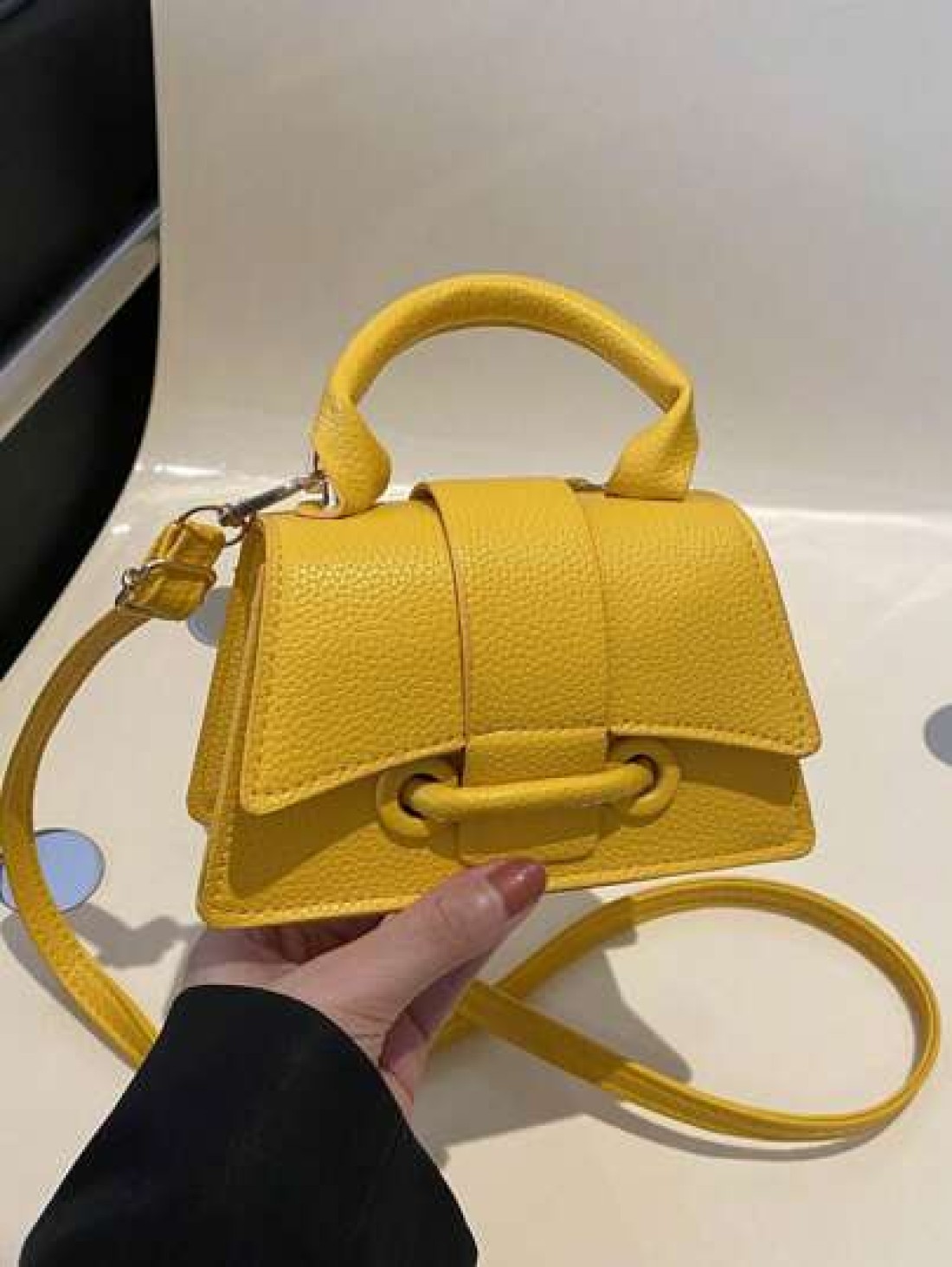 A Mini Niche Elegant Pu Material Solid Color Simple Casual And Versatile Flip Handbag Lipstick Bag That Can Be Worn On One Shoulder Across The Body Suitable For Daily Use Going Out Traveling Vacationi
