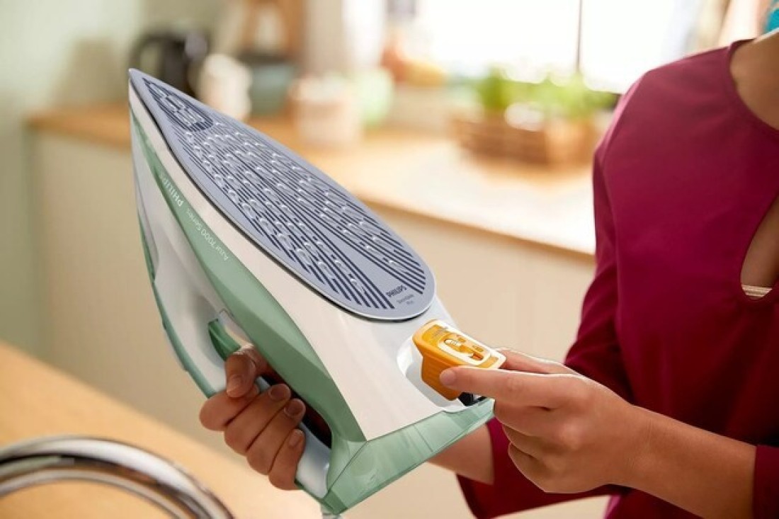 Philips 7000 Series HV Steam Iron, Desert Green/Grey, DST7012/26