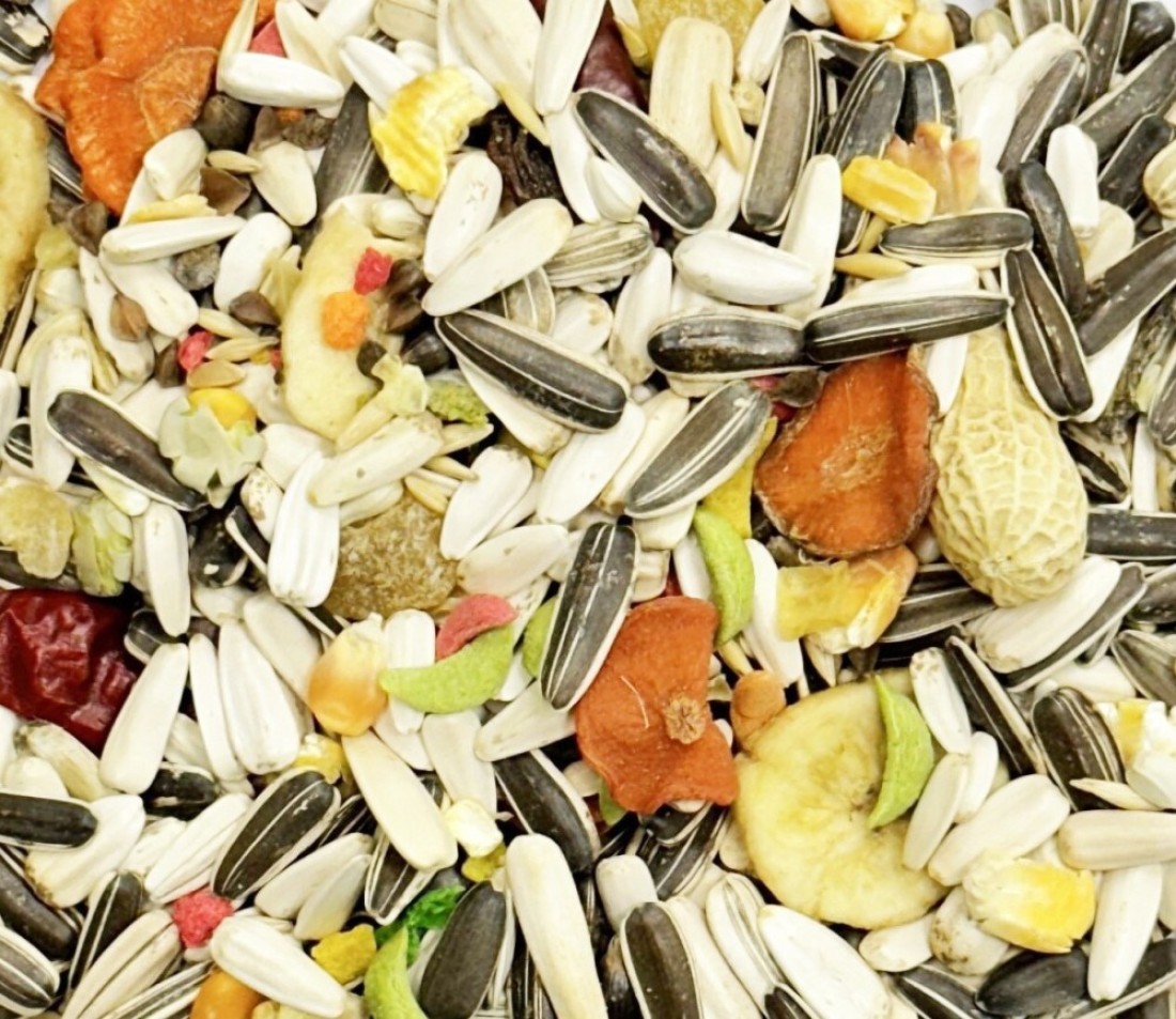 "Egardenkart Premium Parrot Bird Food - Enriching Blend for Health and Happiness" (1kg)