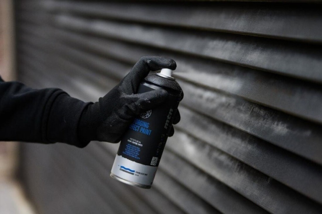 Montana Colors MTN PRO Forging Effect Paint - Black - Spray Paint 400ml