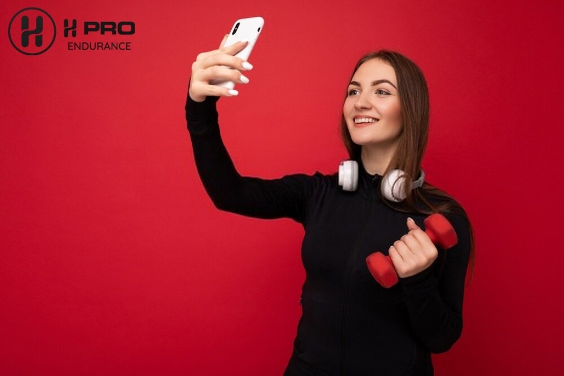 H Pro Neoprene Coated Hand Weight Dumbbell Pair, Strength Training Weight For Exercise &amp; Fitness, 4Kg Comes In Red