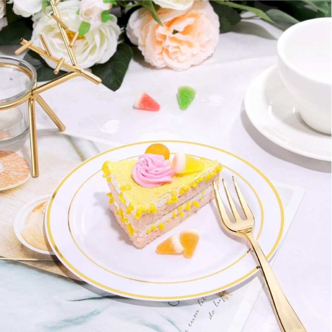 7.5&#39;&#39; White &amp; Gold Disposable Plastic Plates &ndash; 24g, Sturdy &amp; Elegant &ndash; Pack of 120 plates