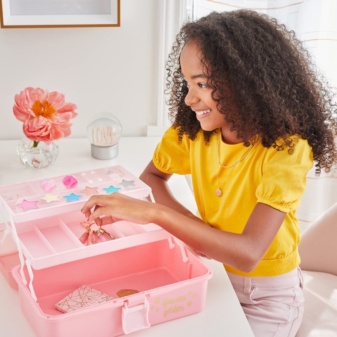 3C4G Pink and Gold Hard Case Makeup Storage Set Kids Makeup Kit for Girls and Teens Includes Storage Case 5 Eyeshadows 1 Blush 2 Lip Glosses 1 Nail Polish Ages 8 by Make It Real