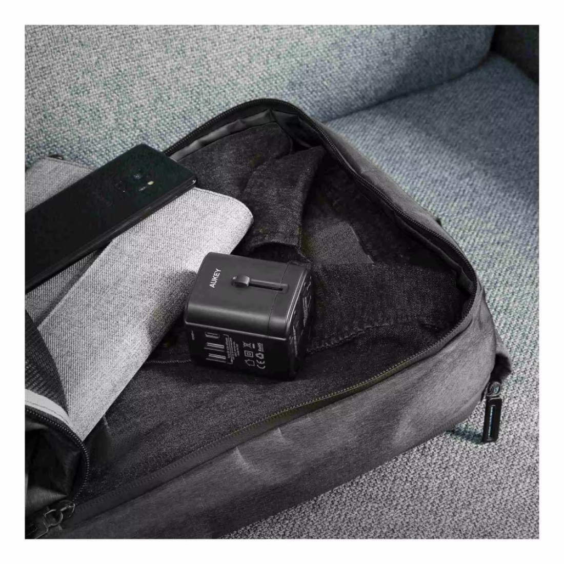 أوكي محول العالمي مع 3 منافذ USB - أسود